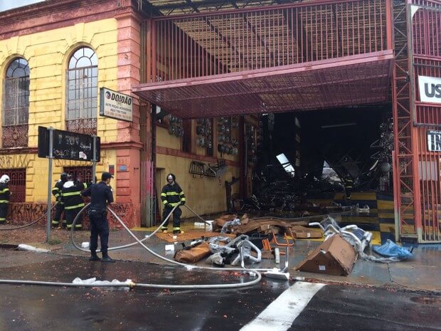 26/01/2017 18h10 - Atualizado em 26/01/2017 20h31 Loja atingida por incêndio tem alvará vencido 